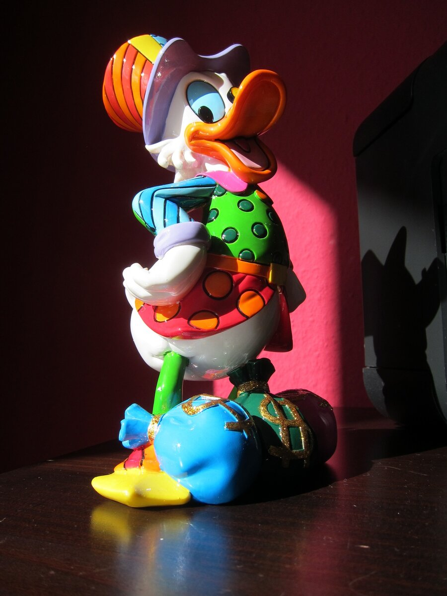 У каждого человека есть хотя бы один знакомый прототип жадного утенка Скруджа Макдака. / Фото: Kai Wisznewski / Pixabay 