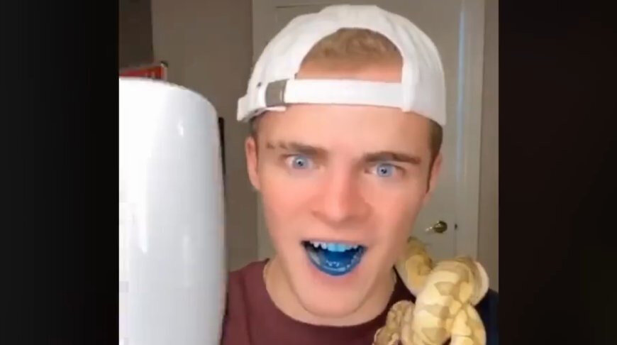 Канал  Блогера: https://clck.ru/MExaS