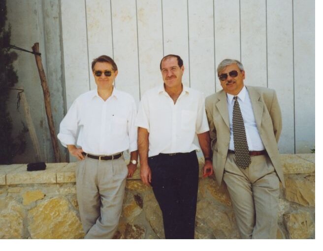 Тери слева. Справа я а в середине Леви.