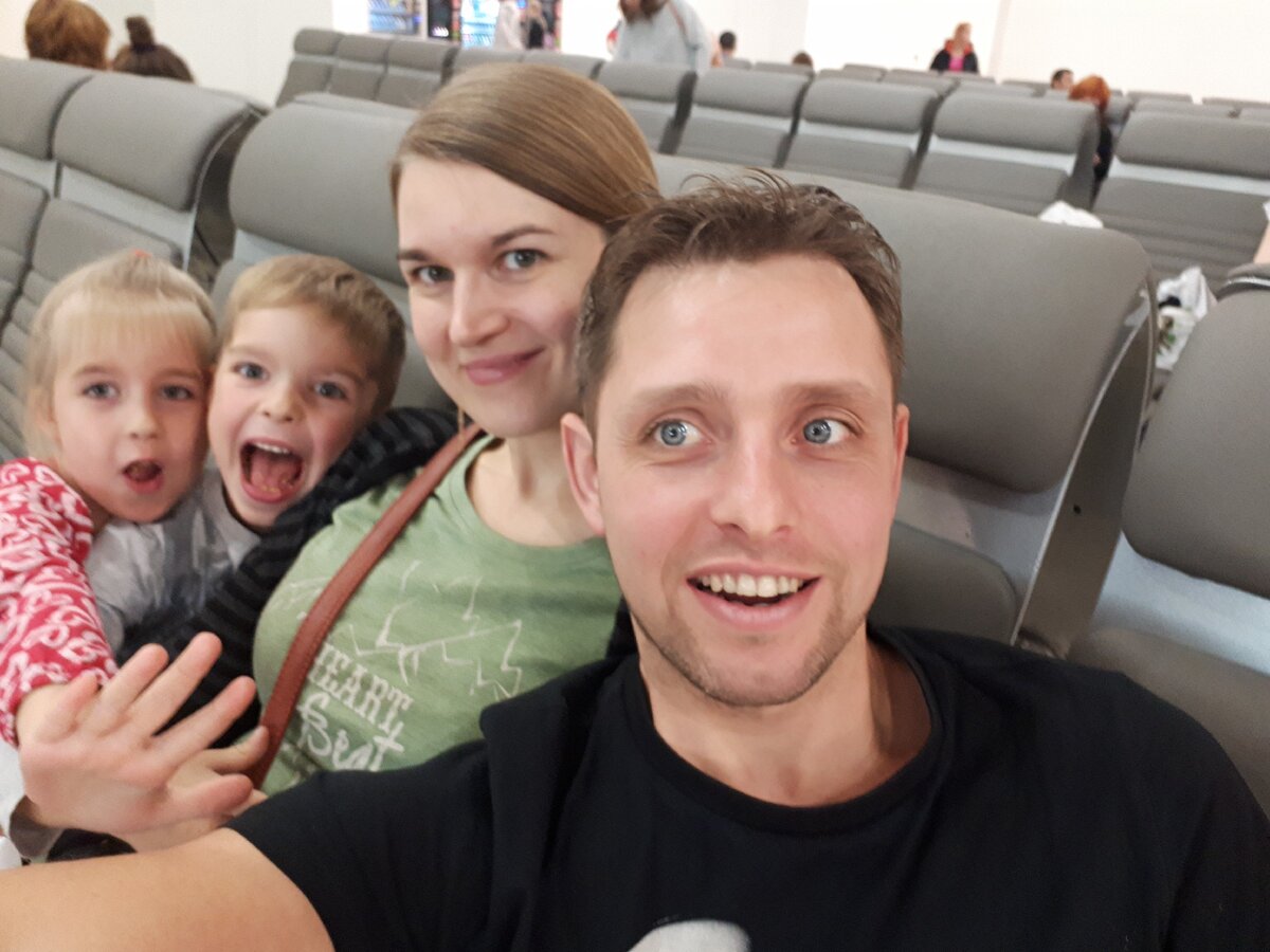 Аэропорт "Кольцово" в зале ожидания