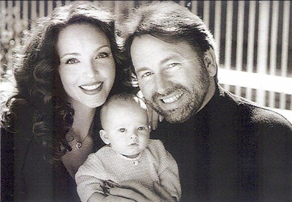 Джон с женой и дочкой