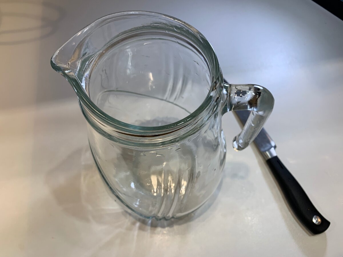 Фото сделано автором (графин нож)