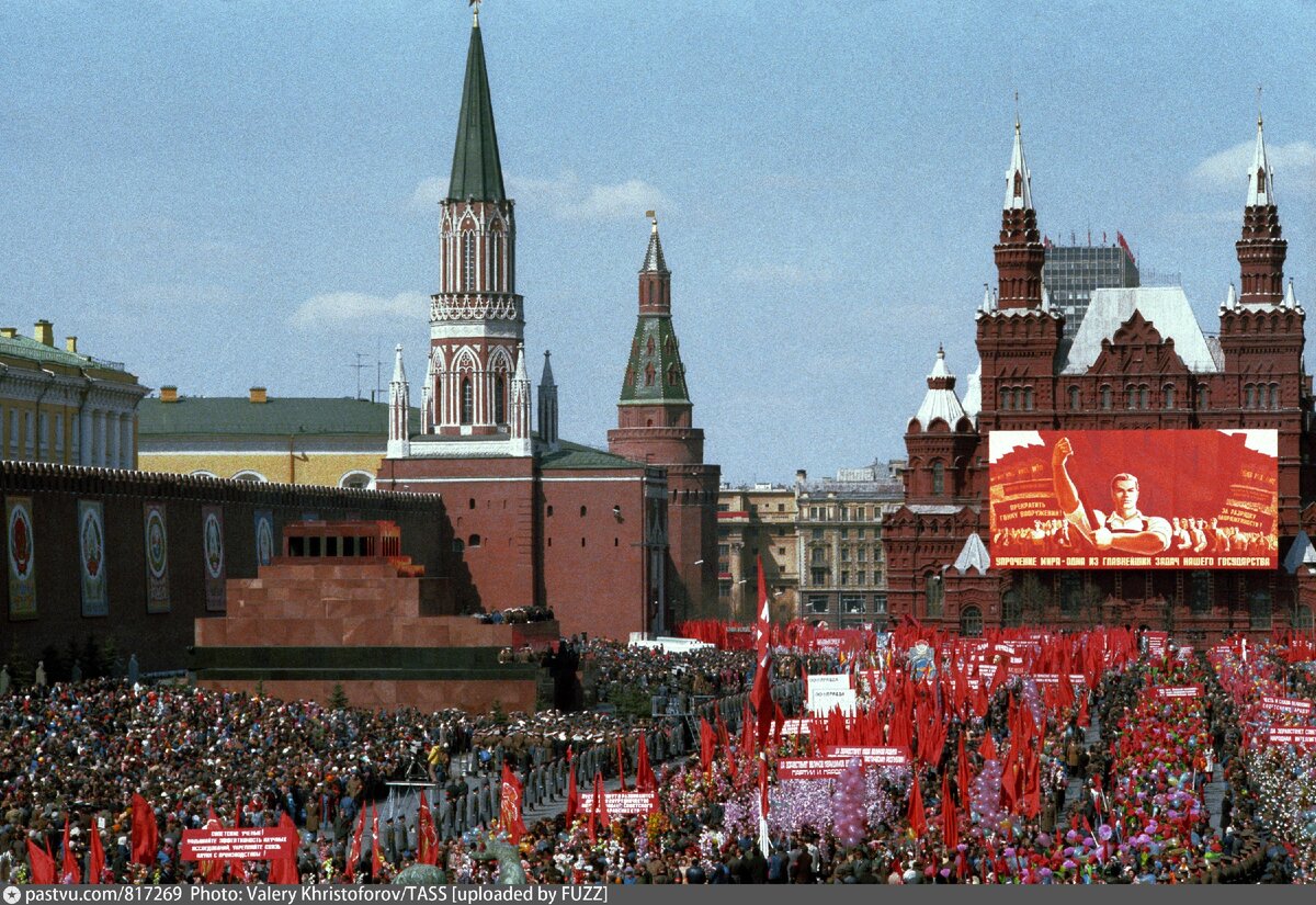 СССР, демонстрация на Красной площади. Фото из Яндекс.Картинки