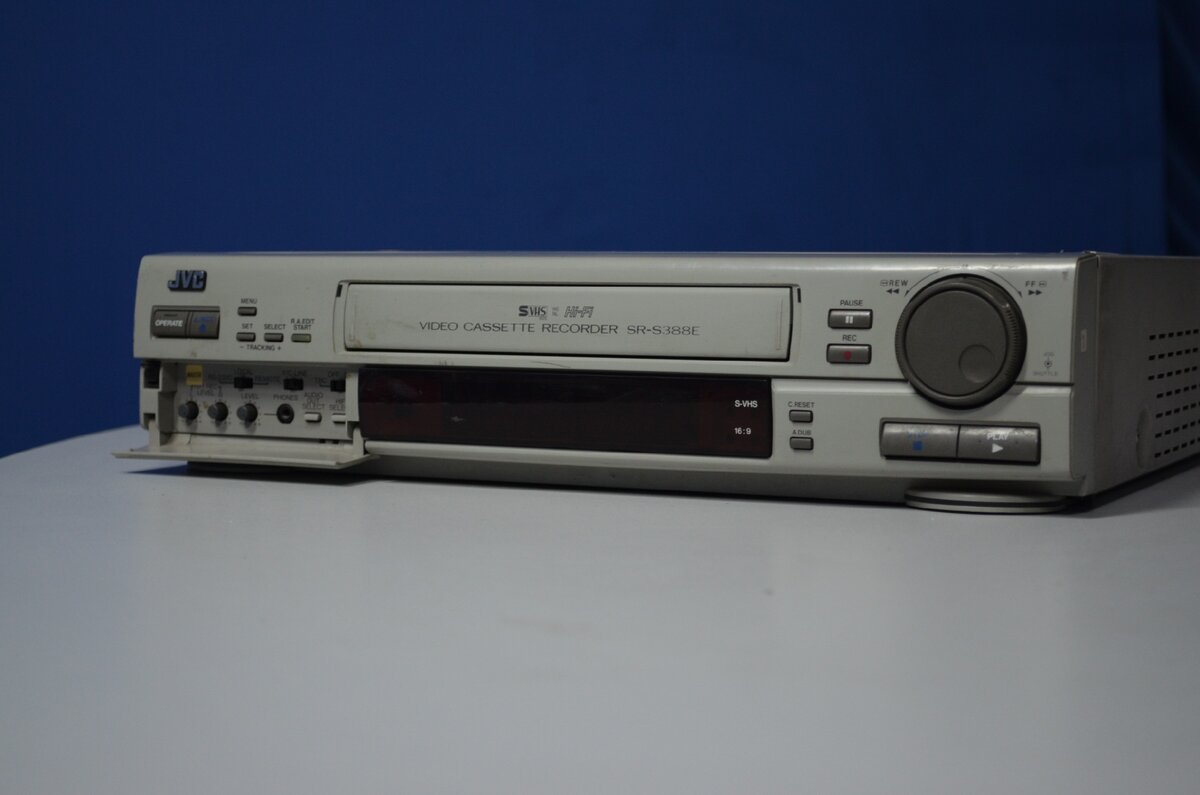 Видеомагнитофон JVC SR-S388E