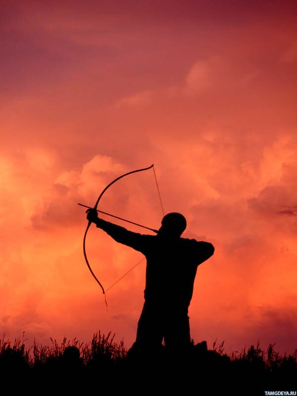 Любого человека уважают за что-то. Как правило, это какие-то дела, которые было не так-то просто выполнить. Поэтому первое, что нужно сделать человеку, который хочет обрести уверенность в собственных силах, это поставить стоящие цели, а потом их достигнуть. Тогда личность начнет себя уважать, ее самооценка возрастет, и возможность стать счастливее увеличится.