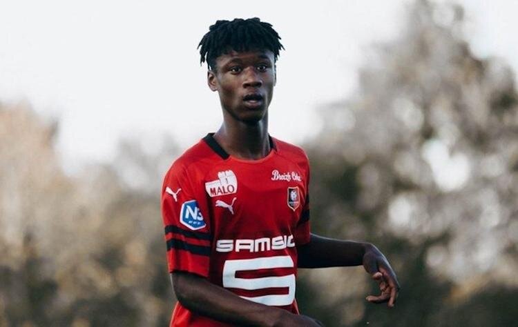 Опорный полузащитник французского клуба "Ренн".