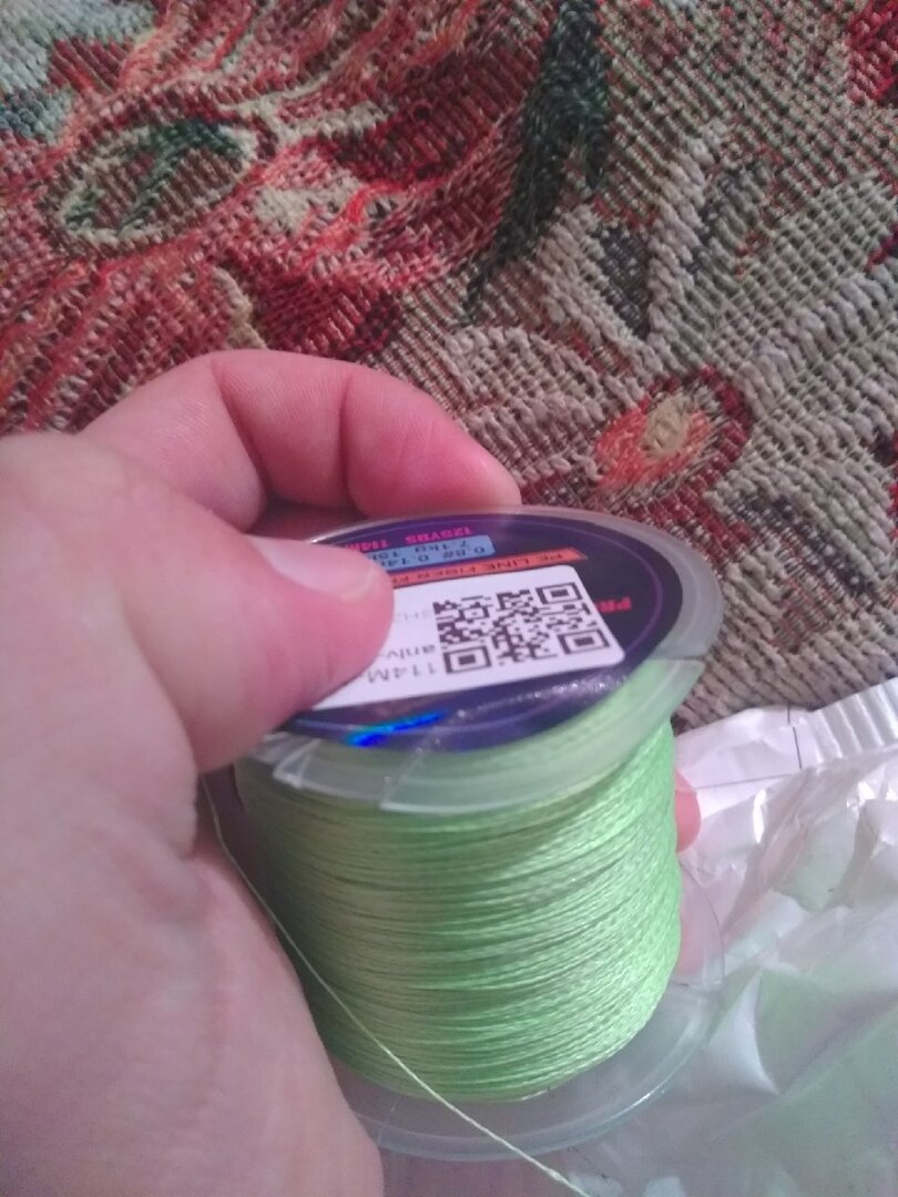 Слегка поломанная упаковка.