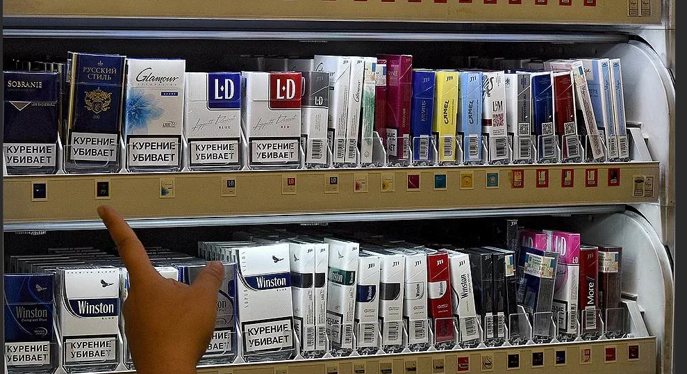 Сигареты на шри ланке. Марки сигарет. Сигареты ассортимент. Табачные изделия. Ассортимент сигарет в магазине.