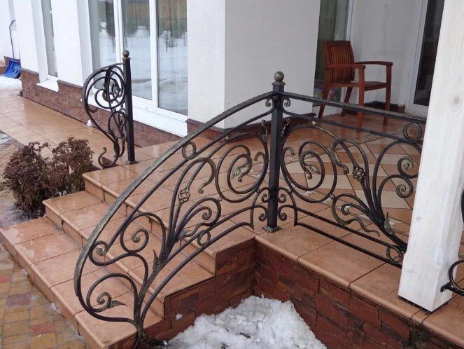 Художественная ковка НАКОВАЛИ. Цена перил для крыльца от 9000 руб/м.п. 