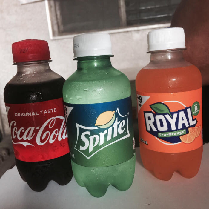 Мини-бутылочки с газировкой. Фото из открытых источников