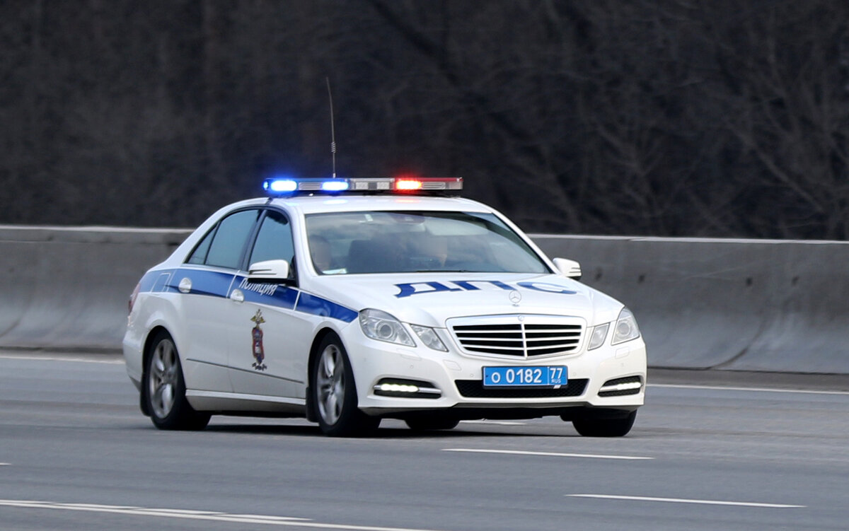 кортеж роснефть. кортеж патриарха кирилла в москве. патриарх кирилл кортеж. патриарх кирилл роллс ройс. кортеж патриарха кирилла.