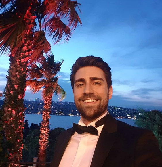 Instagram Чаглара заполнен восхищёнными комментариями: "Ты - самый совершенный мужчина в мире". 