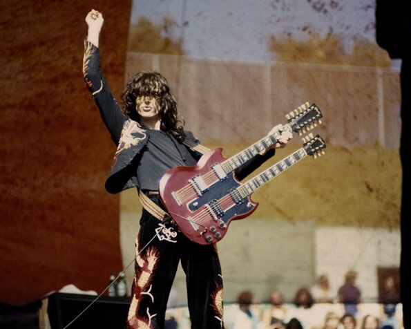 Джимми Пейдж с Gibson Jimmy Page Signature Double Neck EDS-1275