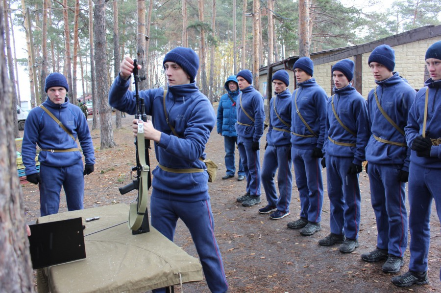 Военно спортивные соревнования. Военно-спортивные игры. База Зарница Екатеринбург. Учебно Военная игра Зарница. Зарница военно-патриотическая игра эмблема.