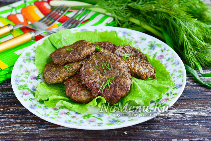 Печеночные оладьи с грибами, луком и морковью