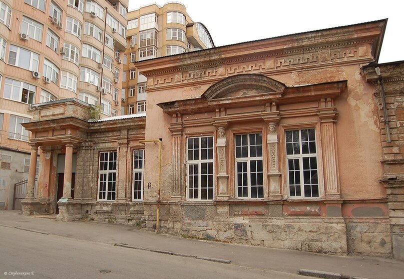 Газетный, 8.  Дом Врангеля