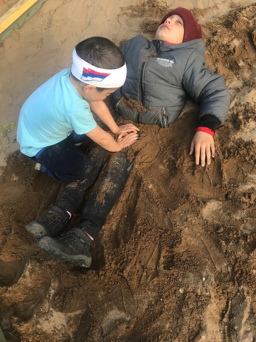 А и да, я конечно в курсе, что моих детей тоже никто любить не обязан, и они тоже вероятно кого-то бесят (даже меня иногда, хаха).