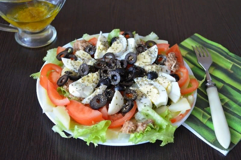 https://1000.menu/cooking/12575-salat-nisuaz