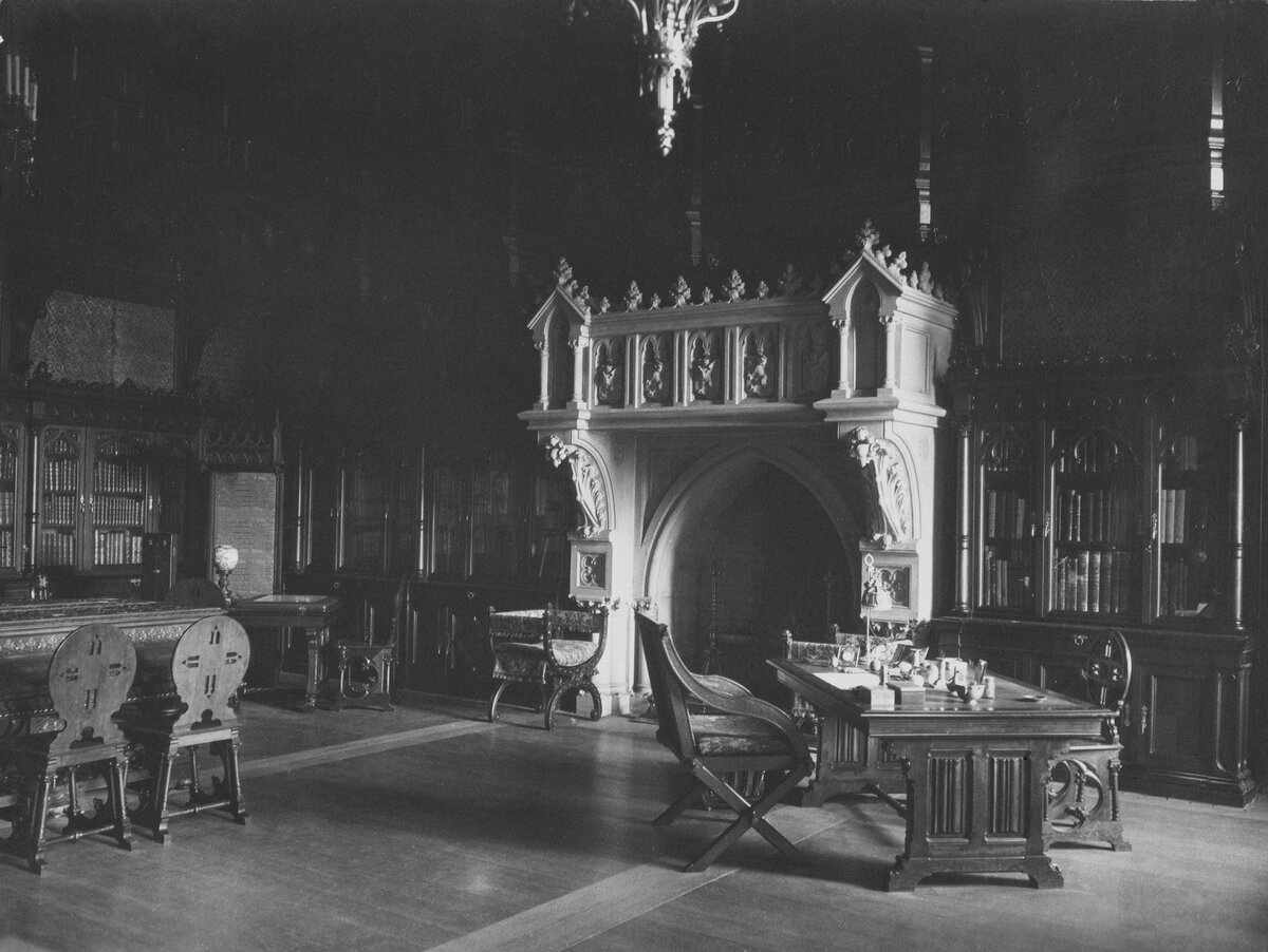 Готическая библиотека Николая II в Зимнем дворце в 1917 году. Фото: www.hermitagemuseum.org