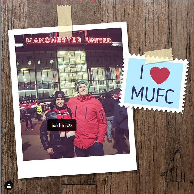 На столе моем стоит, в рамочке картинка...