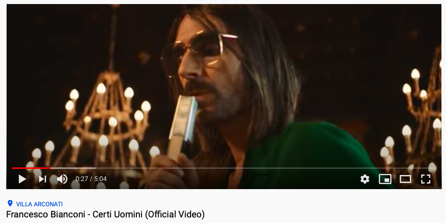 скриншот видео одного из итальянских хитов этой осени