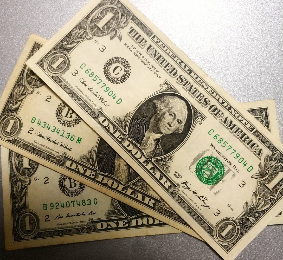 3 доллара подаренные друзьями