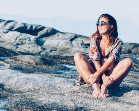 девушка на берегу