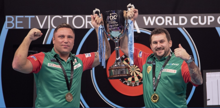 Сборная Уэльса впервые первая!