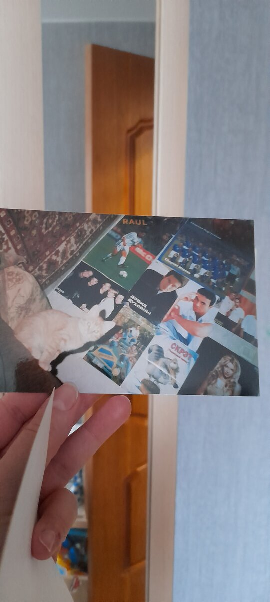 Комната тогда и сейчас. На фото Лев.