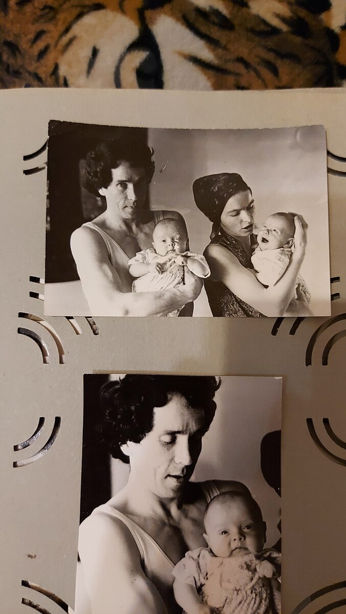 Папа, я, мама, мой брат-близнец