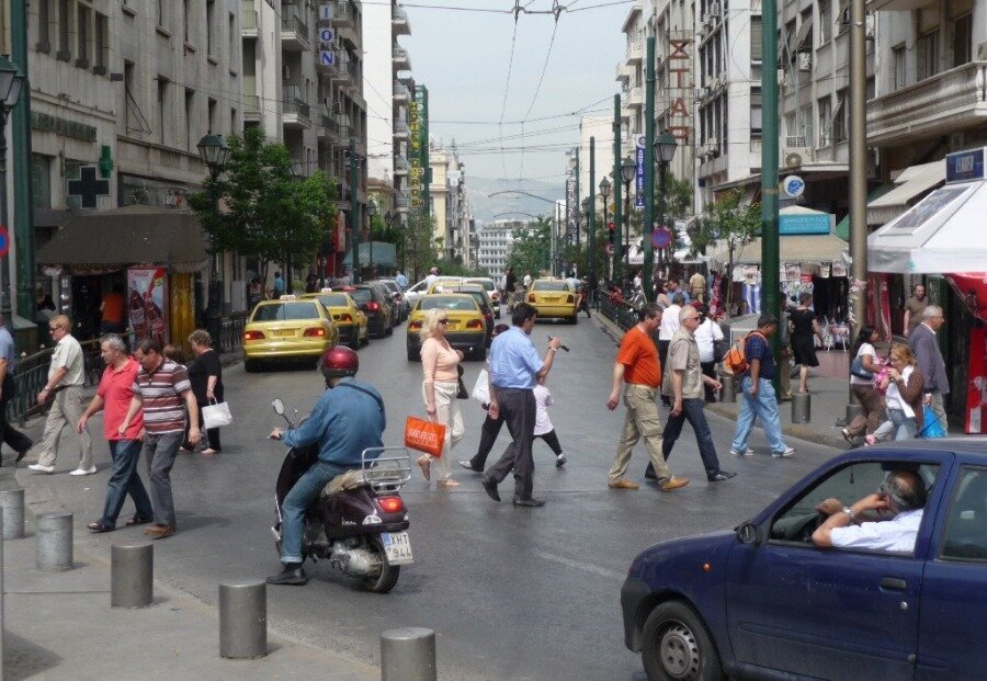 5 оживлённых улиц берут своё начало от площади Омония.