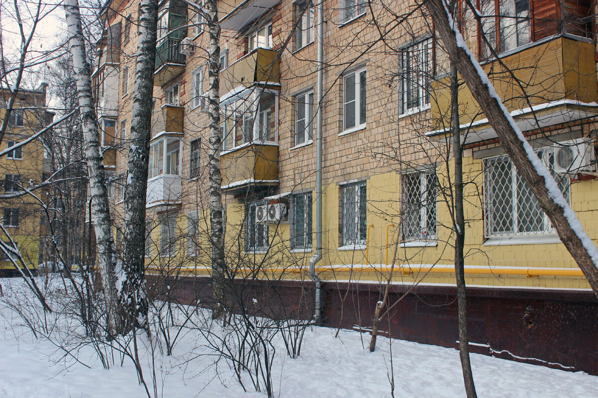 Культовую советскую кинокомедию про приключения студента Шурика снимали в 1964 году в Москве и Одессе. Фильм стал лидером советского кинопроката - 1965.-12