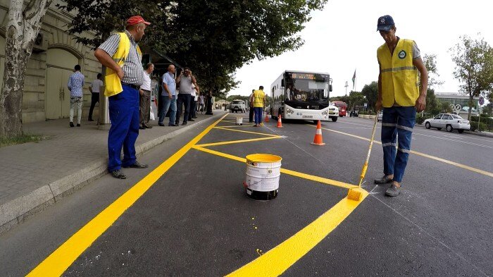 Желтая дорожная разметка: для чего и с каких пор ее наносят на отечественных дорогах