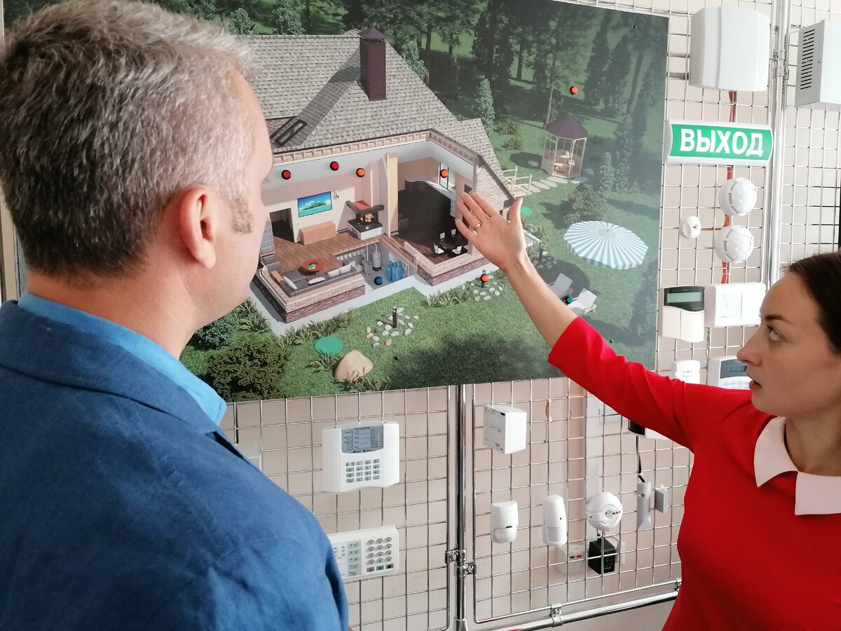 За 28 лет работы на рынке охранных услуг нами накоплен значительный опыт в обеспечении охраны имущества предприятий и граждан, внедрении систем безопасности, в том числе – самых сложных модификаций. 