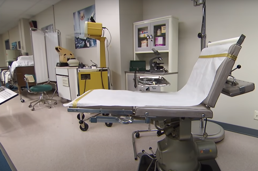 В подземелье есть своя больница.