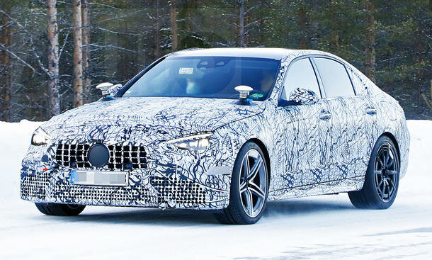 Mercedes-AMG C 63: пока засветился лишь в этих пестрых одежках (ЛИСТАЙТЕ галерею)