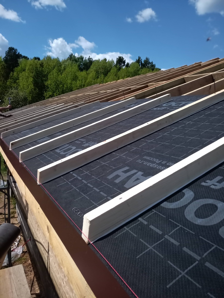 Так же вы можете заказать проект крыши и строить по нему. Здесь только плюсы! Вы знаете точные размеры, все нагрузки и расчет материалов.