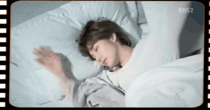 Гиф/Однажды он проснулся и понял.. Что эта девчонка его обыграла.. Или не так?