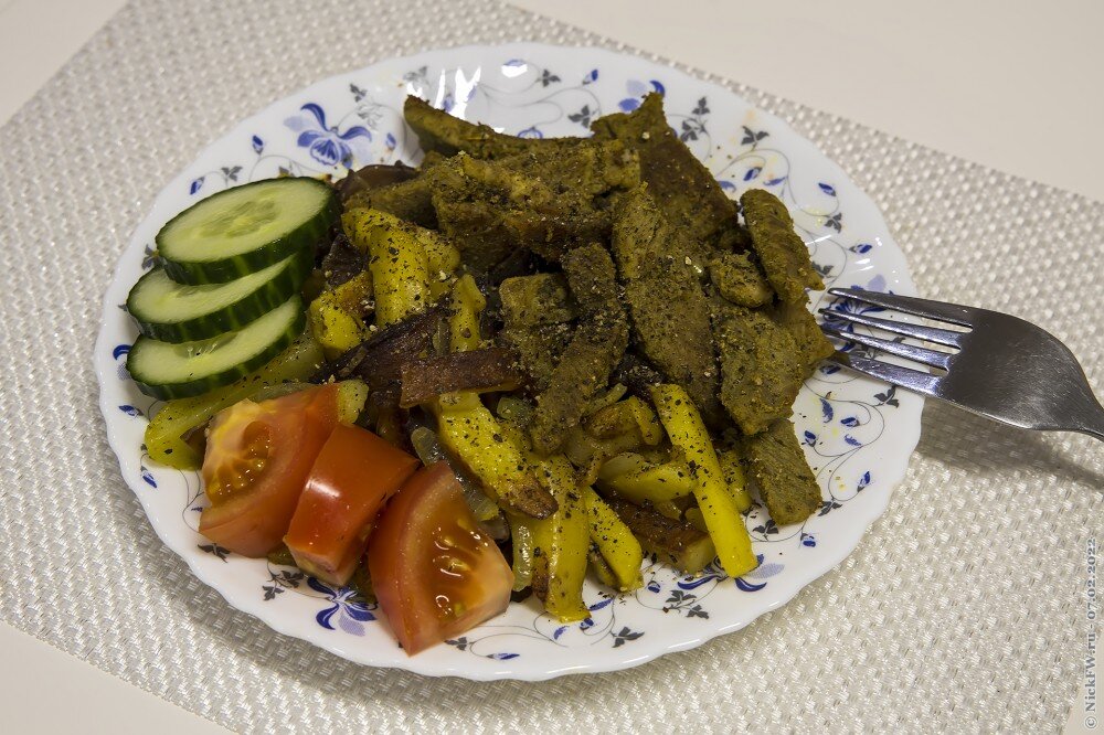 1. Жаренная картошка с мясом и грибами © NickFW.ru — 07.02.2022г.
