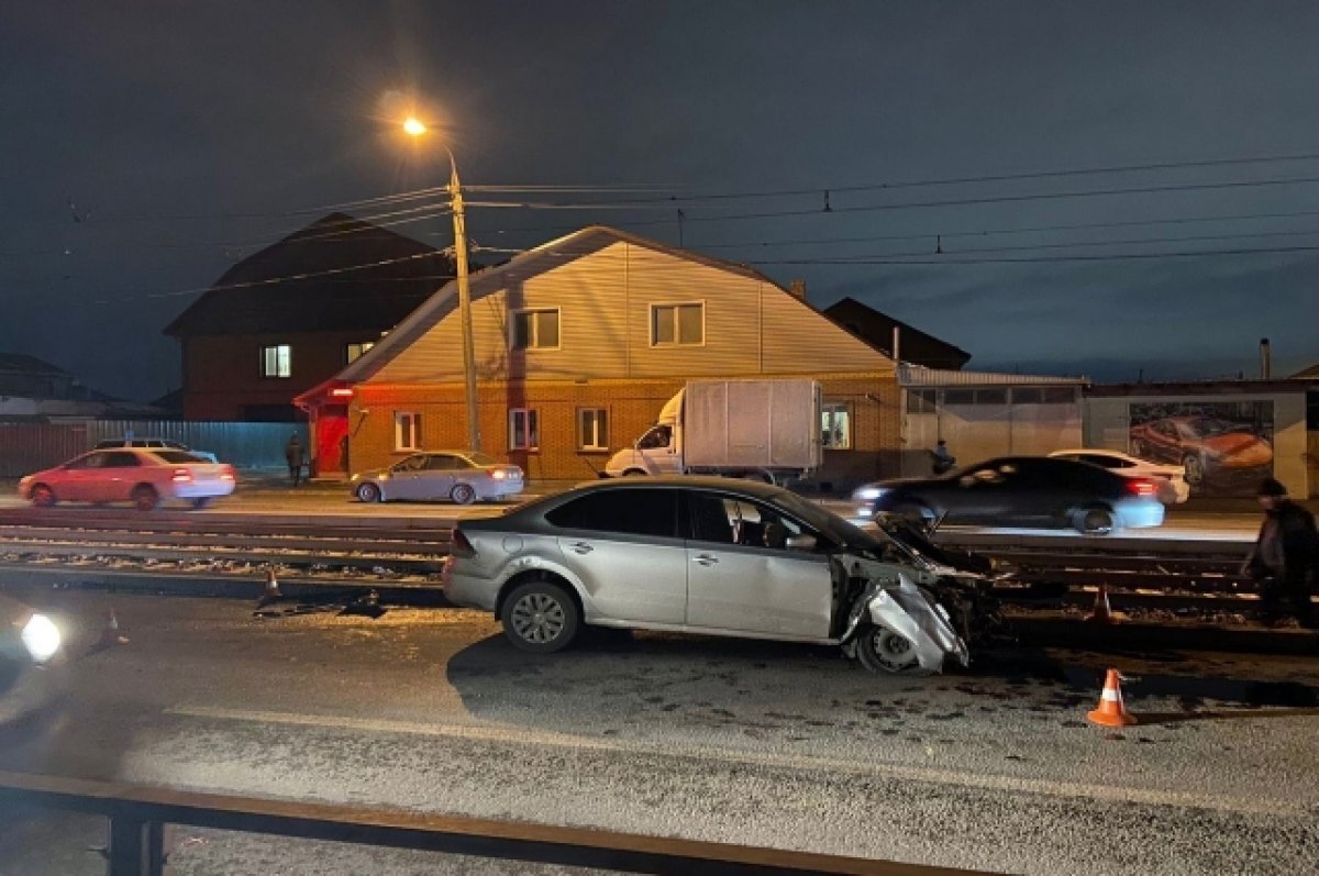    В ГИБДД рассказали подробности наезда иномарки на столб в Новосибирске