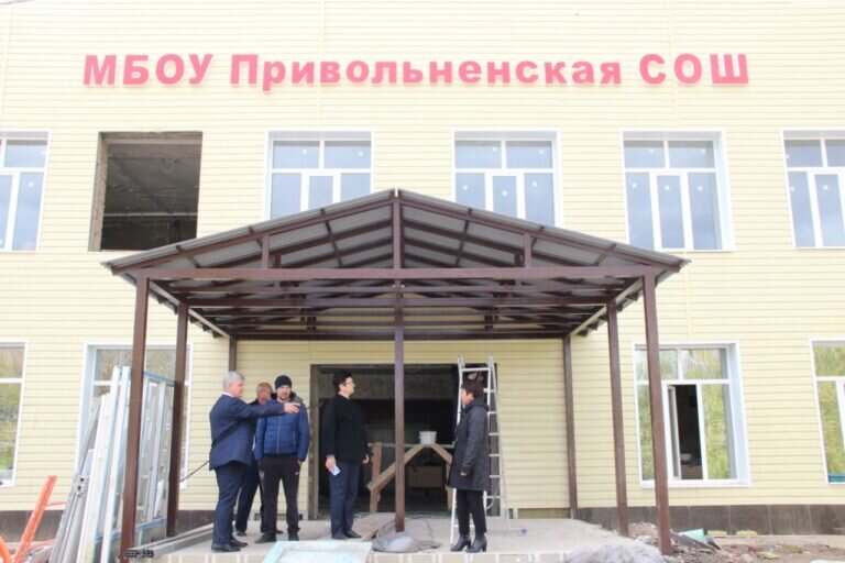    В Илекском районе продолжается капитальный ремонт школ Марина Шарт