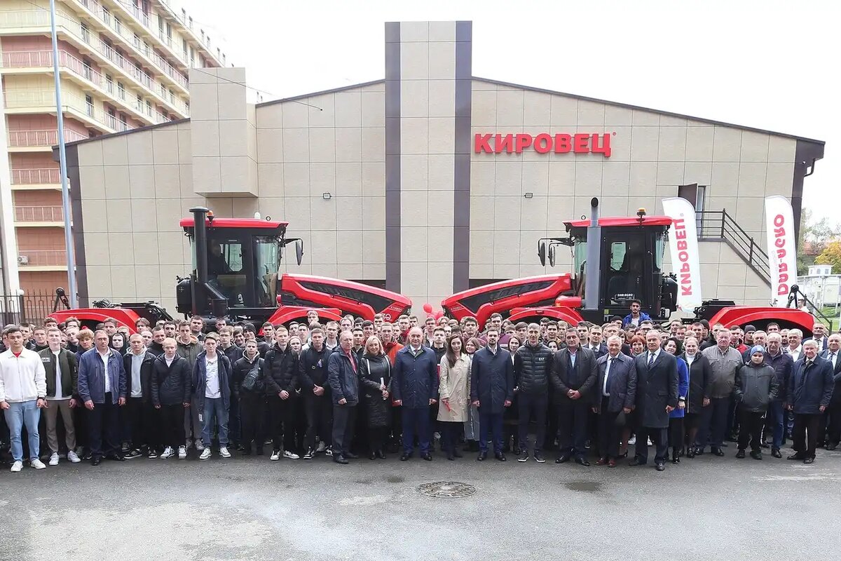 В Ставропольском ГАУ открылась единственная в СКФО учебно-исследовательская лаборатория АО «Петербургский тракторный завод» (СтГАУ, автор: Иван Дмитриев)