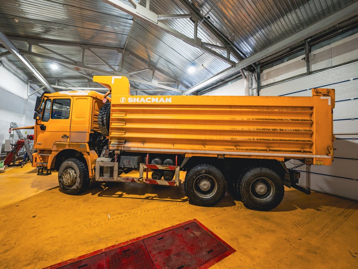 Самосвал SHACMAN