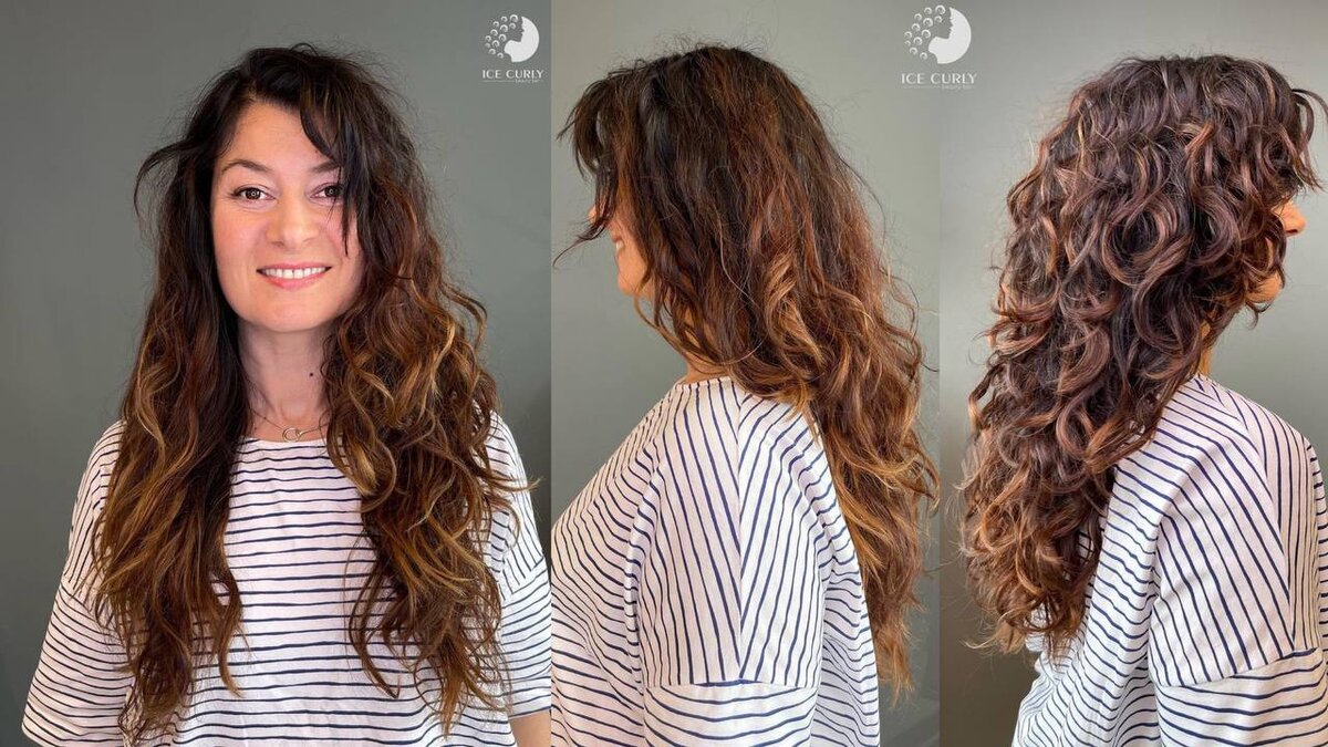 Пример, когда волосы почти прямые у корней, а кудрявиться начинают от середины.