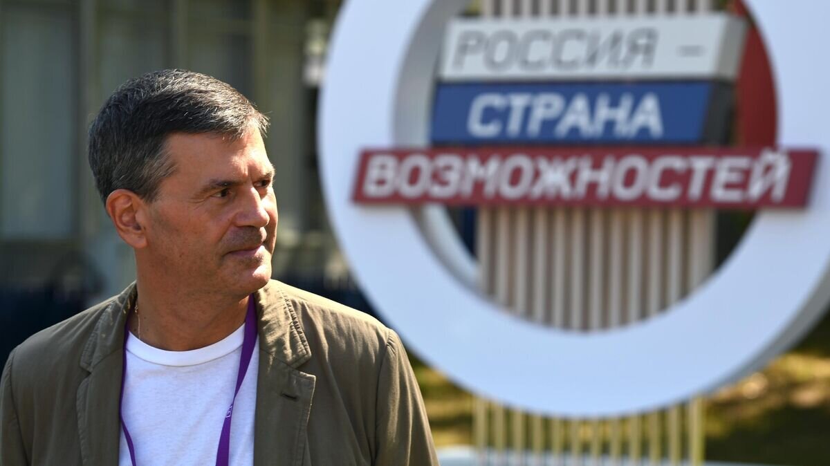   Генеральный директор АНО "Россия - страна возможностей" Алексей Комиссаров во время пресс-подхода в рамках форума "Территория смыслов" в Московской области© РИА Новости / Максим Блинов