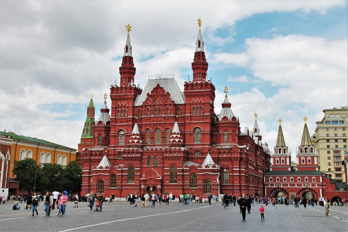 Проблема была бы не проблемой, если бы не Красная площадь и не репетиция парада! То есть, в итоге, что бы выйти из ситуации у меня оставались одни сутки!