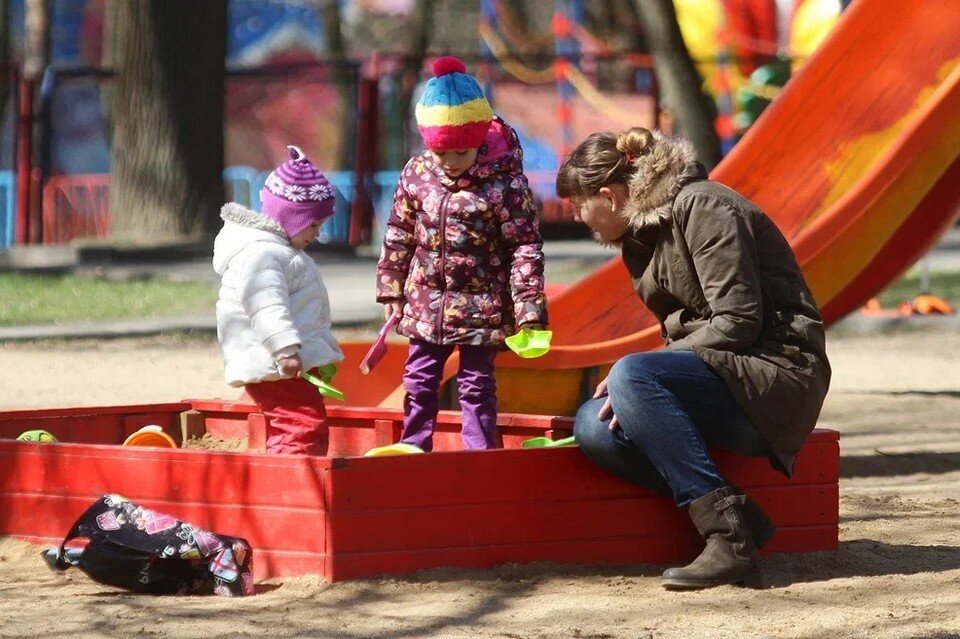     Государство заботится о многодетных семьях, но рассчитывает, что взрослые дети также будут заботиться о своей матери Павел МАРТИНЧИК