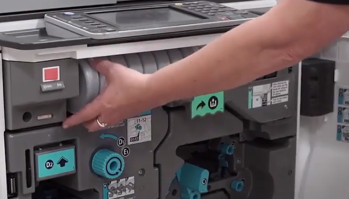 Фото 11. Выдвигаем тубу с тонером