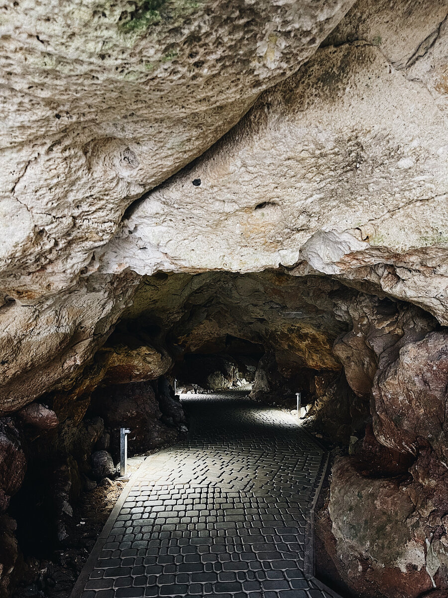 Сейчас я занимаюсь запуском галереи в пещере "Таврида" в Крыму