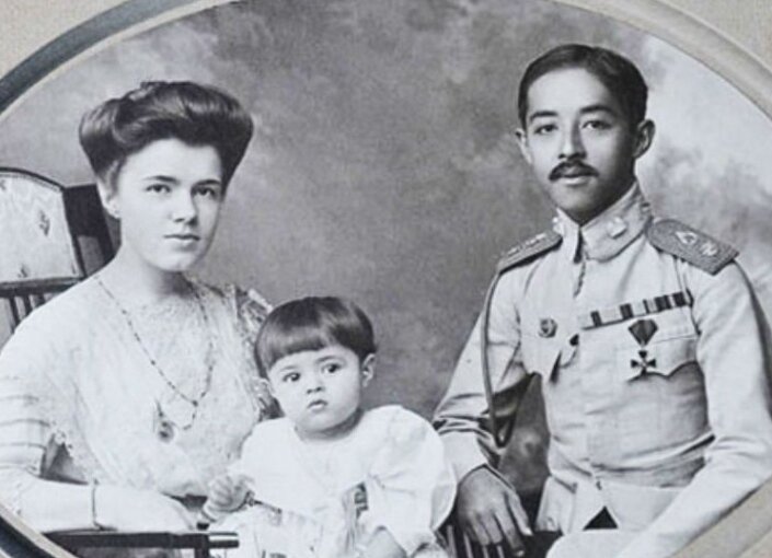 Чула чакрабон. Принц сиама чакрабон. Чула чакрабон с женой. Катя десницкая принцесса сиама. Сиамский принц чула чакрабон.